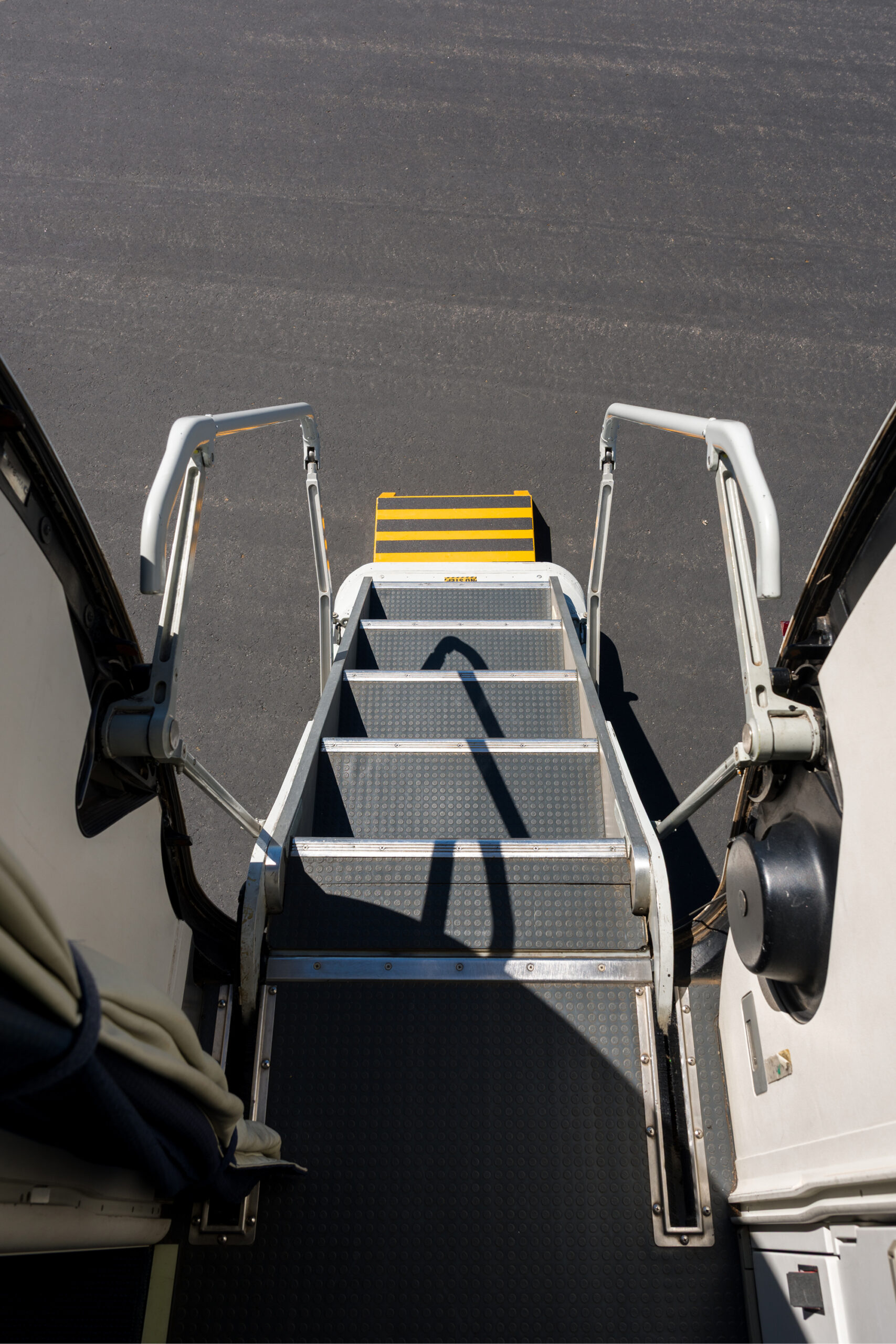 Wheelchair lift for accessible aircraft boarding